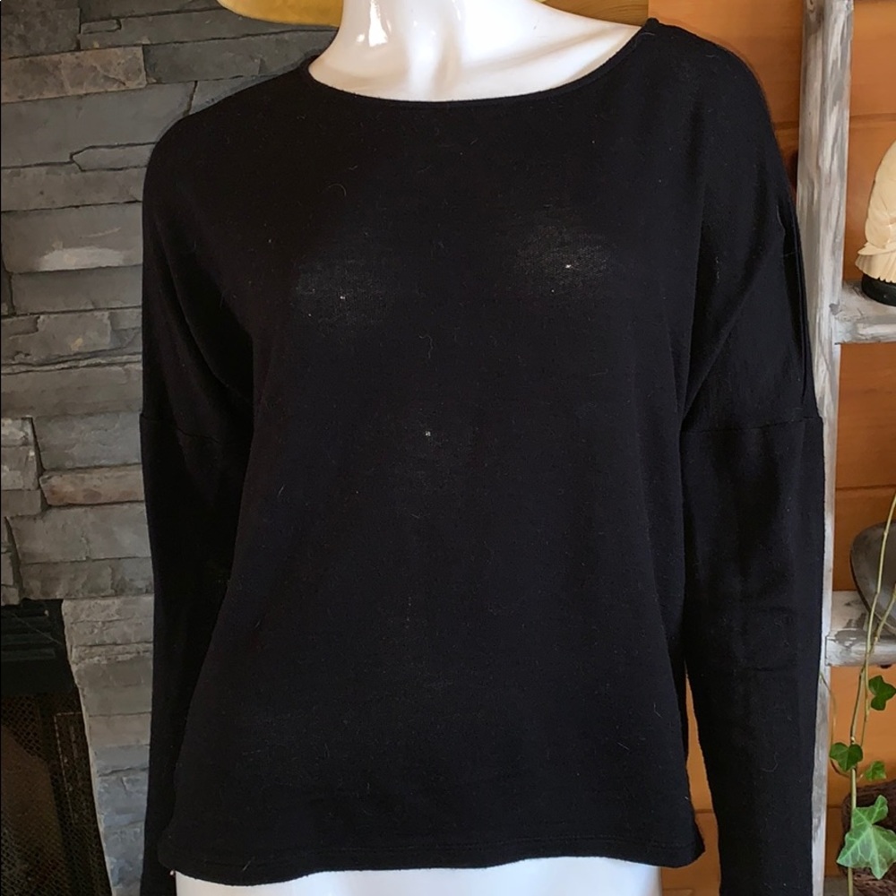 🍀 5/20 Woman’s Black Raglan Shirt sz S by Tresics